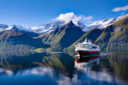 Hurtigruten’s 1893 Ambassador Members get a double discount during the Loyalty Month