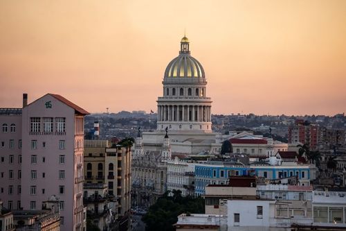 La Habana: Vive la leyenda. Descúbrela y Alojate en Nuestra Colección Exclusiva.