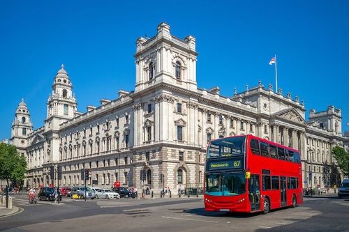 London travel guide: Employee tips for exploring the U.K.’s capital