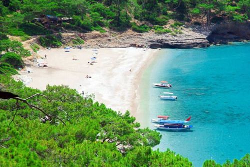 Reisetrends im Wandel: Urlauber weichen auf westliche Mittelmeerziele und die Karibik aus