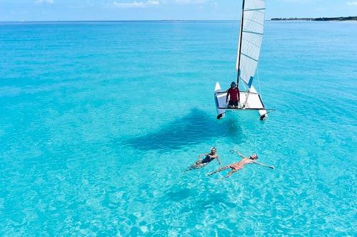 Relax by an idyllic white-sand beach in Varadero and then Stay in the heart of Modern Havana