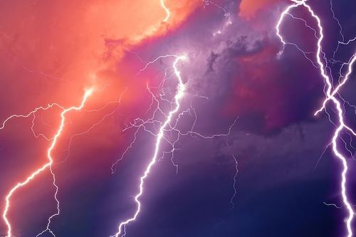 Severe lightning strikes inconvenienced over 7,000 passengers causing diversion of 43 Mexico City flights to other airports