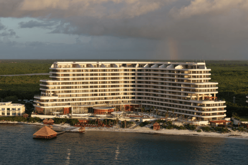 El St. Regis Costa Mujeres Resort, en Cancún, se estrena como un refinado refugio entre la tierra y el mar en México