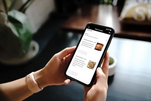 United customers can now order fresh, United Economy meals before their flight