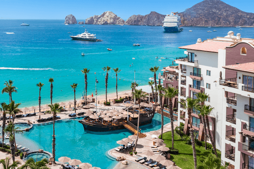 Is Villa del Arco Cabo good for families or couples?