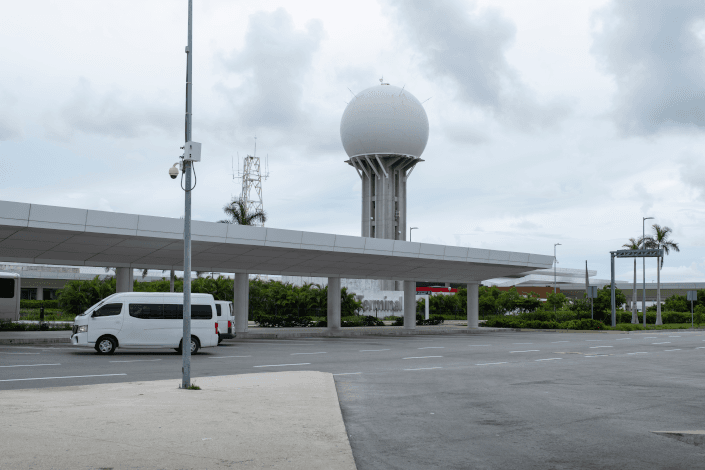 Surprise Inspection: Federal authorities verify tourist transportation vehicles at Cancun International