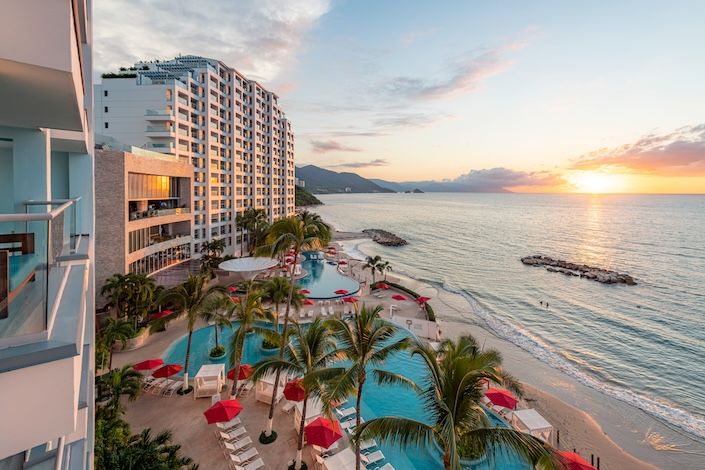 travel-agent-contest-win-stay-hilton-cancun-mar-caribe-all-inclusive-resort-hilton-all-inclusive-18.jpg