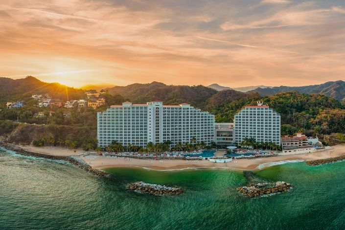 travel-agent-contest-win-stay-hilton-cancun-mar-caribe-all-inclusive-resort-hilton-all-inclusive-19.jpg