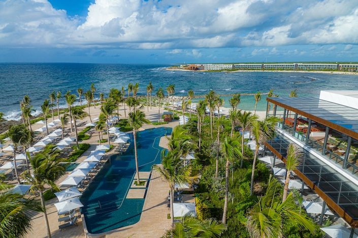 travel-agent-contest-win-stay-hilton-cancun-mar-caribe-all-inclusive-resort-hilton-all-inclusive-2.jpg