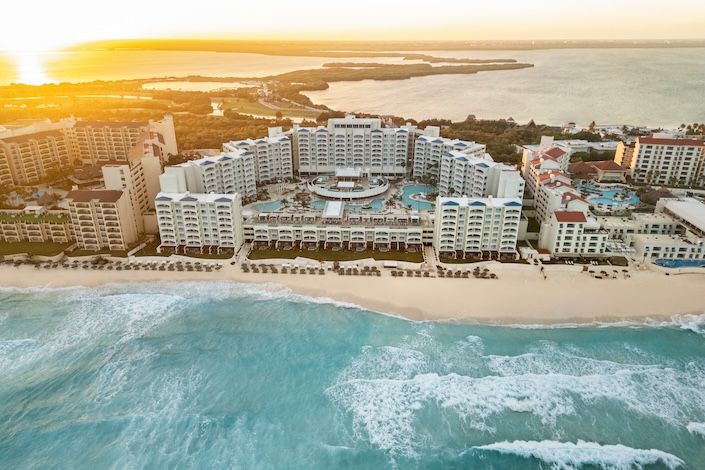 travel-agent-contest-win-stay-hilton-cancun-mar-caribe-all-inclusive-resort-hilton-all-inclusive-3.jpg