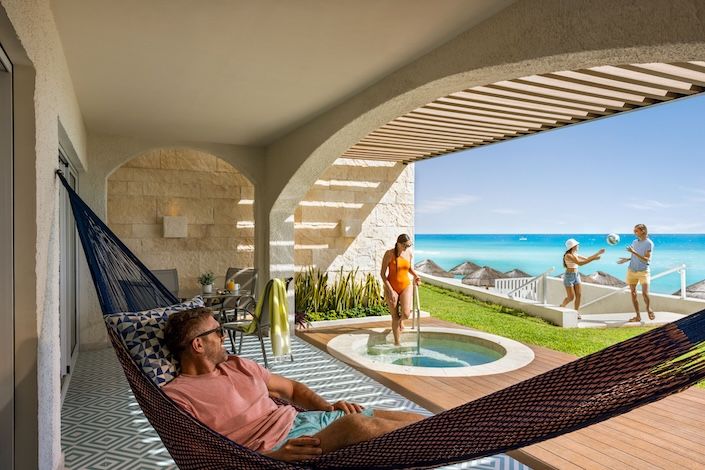 travel-agent-contest-win-stay-hilton-cancun-mar-caribe-all-inclusive-resort-hilton-all-inclusive-5.jpg