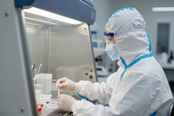 Travellers coming from Ebola-affected regions will have to isolate for 21 days