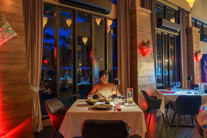 una-experiencia-clasica-llena-de-sabor-te-espera-en-motown-on-fire-steakhouse-kata (5).jpg