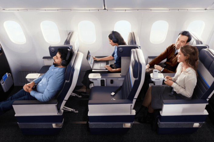 United gives Mileageplus credit cardholders more miles, exclusive flight discounts
