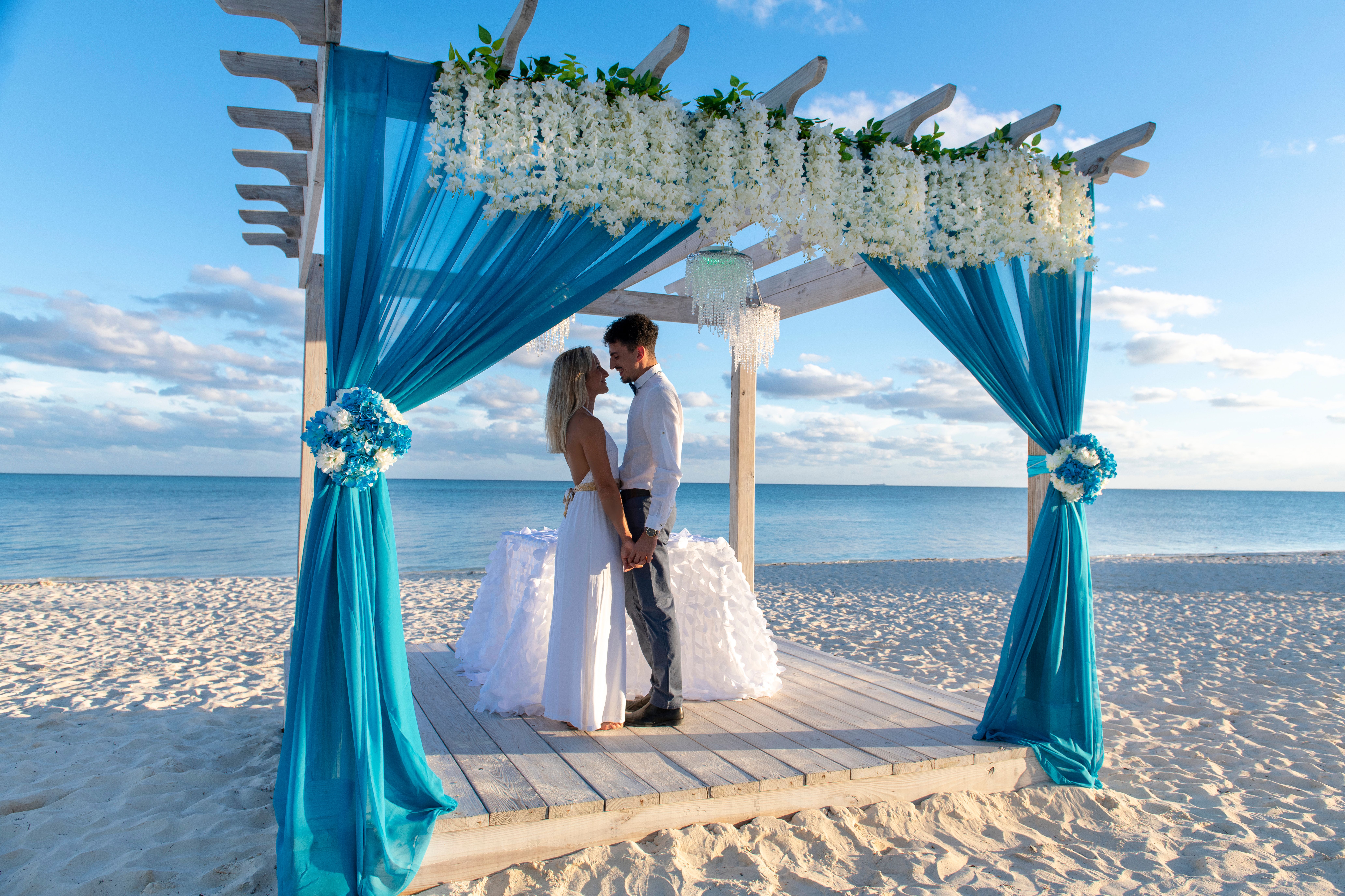 viva-resorts-by-wyndham-elevates-destination-weddings-3.jpg
