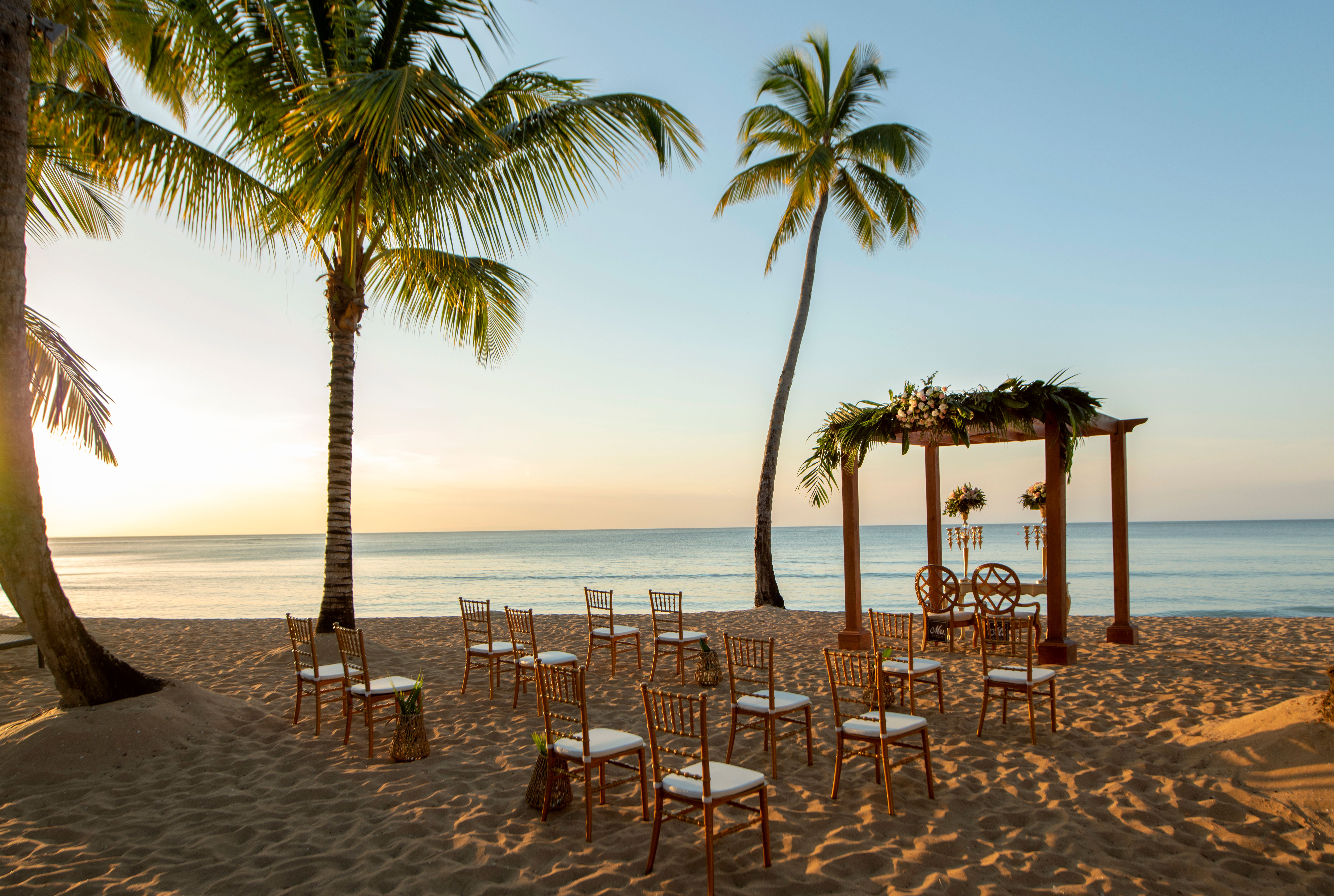 viva-resorts-by-wyndham-elevates-destination-weddings-5.jpg