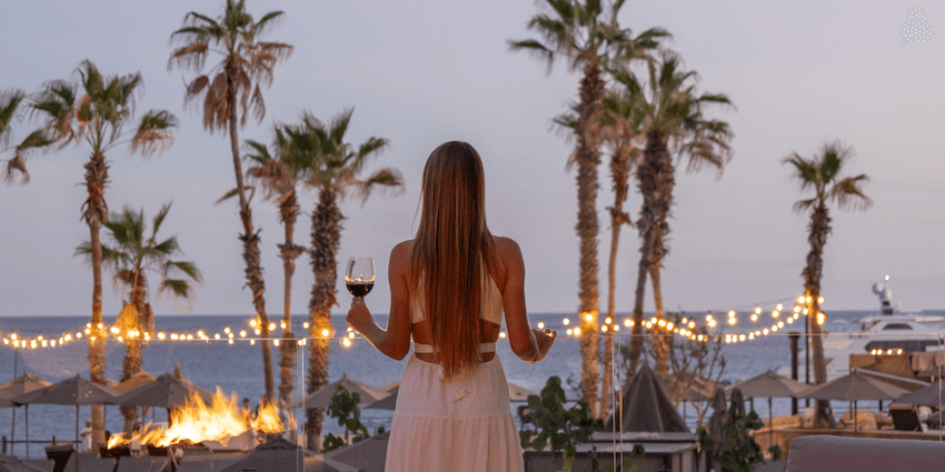 why-travelers-love-oceanfront resorts-villa-group-4.png
