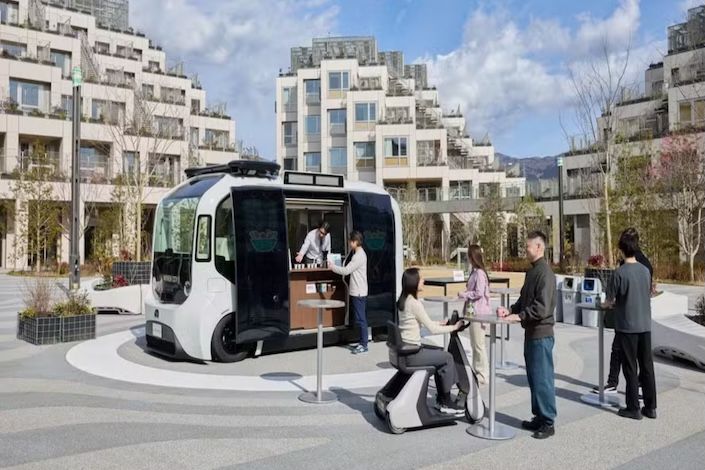 Viaje a Woven City, la ciudad del futuro: coches autónomos, familias con robots y un café 'espía'
