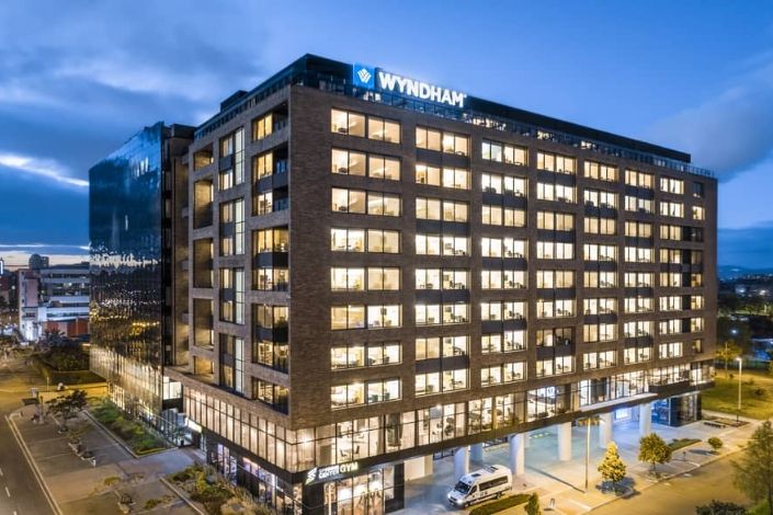 Wyndham Hotels & Resorts consolida su expansión global con nuevas aperturas en Europa y continúa el crecimiento en LATAM